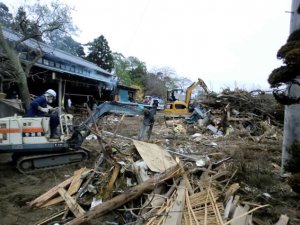 宮城県岩沼市の民家の瓦礫撤去を実施
